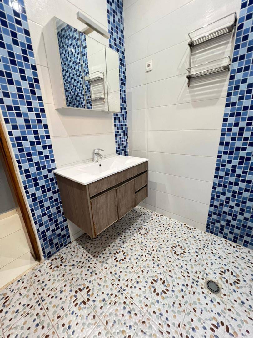 SM_appart_logbessou_190526_dch1 APPARTEMENT MODERNE ENTIEREMENT STAFFÉ SITUÉ À LOGBESSOU