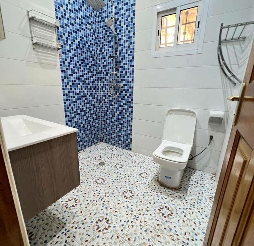 APPARTEMENT MODERNE ENTIEREMENT STAFFÉ SITUÉ À LOGBESSOU
