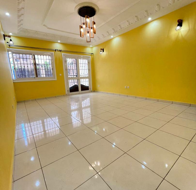 APPARTEMENT MODERNE ENTIEREMENT STAFFÉ SITUÉ À LOGBESSOU