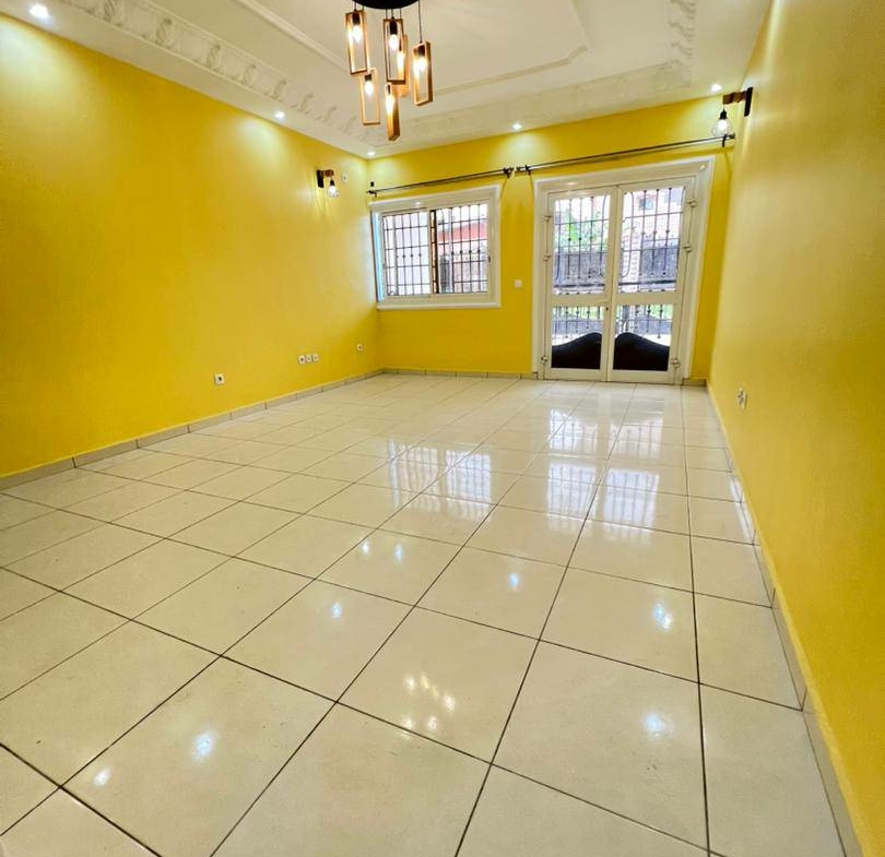 APPARTEMENT MODERNE ENTIEREMENT STAFFÉ SITUÉ À LOGBESSOU