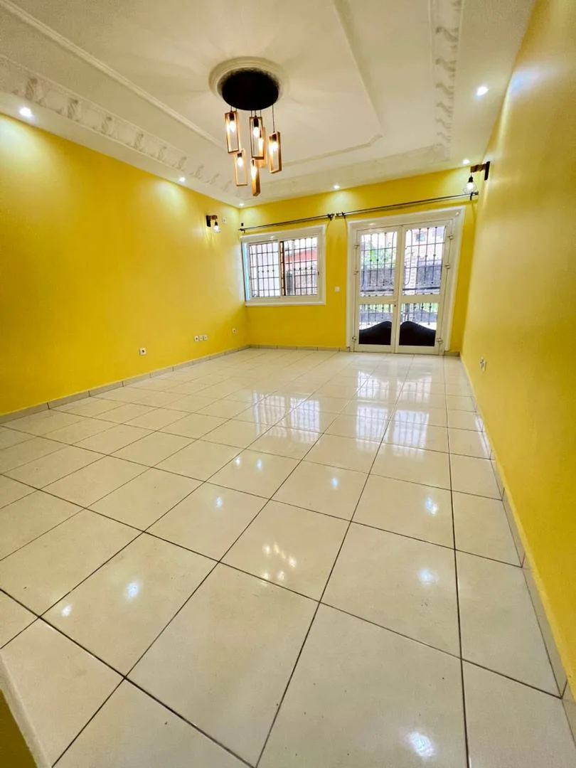 APPARTEMENT MODERNE ENTIEREMENT STAFFÉ SITUÉ À LOGBESSOU