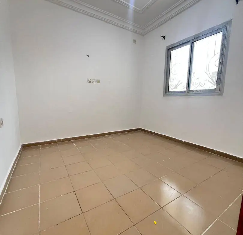 APPARTEMENT MODERNE ENTIEREMENT STAFFÉ SITUÉ À LOGPOM