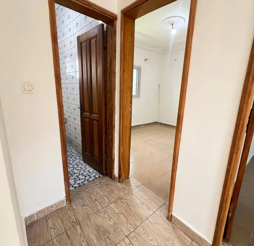 APPARTEMENT MODERNE ENTIEREMENT STAFFÉ SITUÉ À LOGPOM