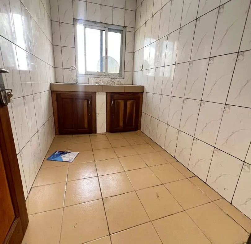 APPARTEMENT MODERNE ENTIEREMENT STAFFÉ SITUÉ À LOGPOM