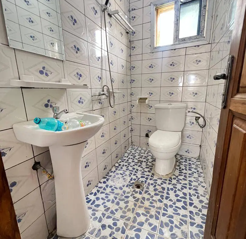 APPARTEMENT MODERNE ENTIEREMENT STAFFÉ SITUÉ À LOGPOM
