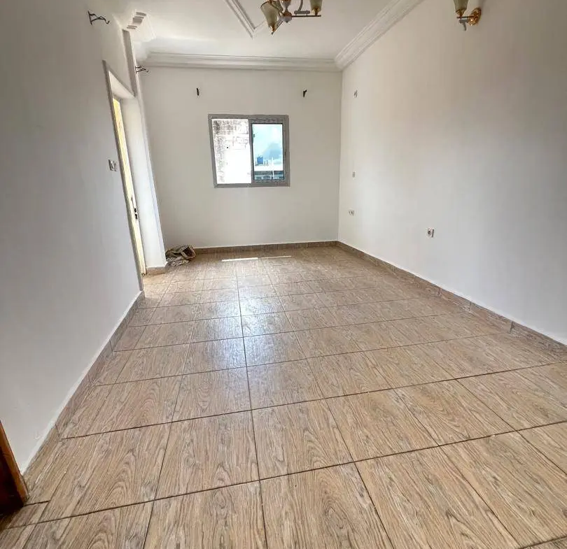 APPARTEMENT MODERNE ENTIEREMENT STAFFÉ SITUÉ À LOGPOM
