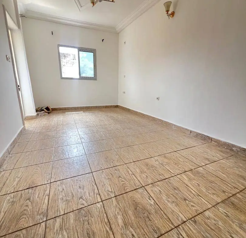 APPARTEMENT MODERNE ENTIEREMENT STAFFÉ SITUÉ À LOGPOM