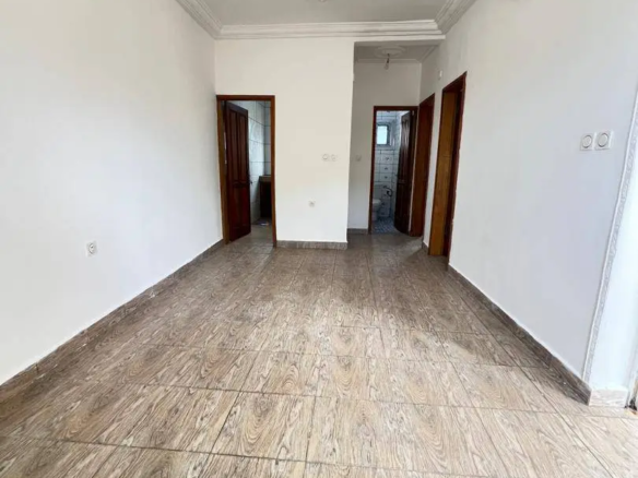 APPARTEMENT MODERNE ENTIEREMENT STAFFÉ SITUÉ À LOGPOM