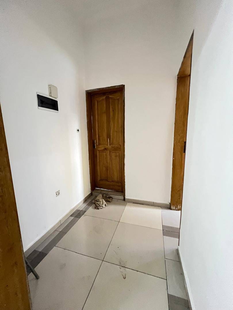 STUDIO MODERNE STAFFÉ SITUÉ À LOGBESSOU