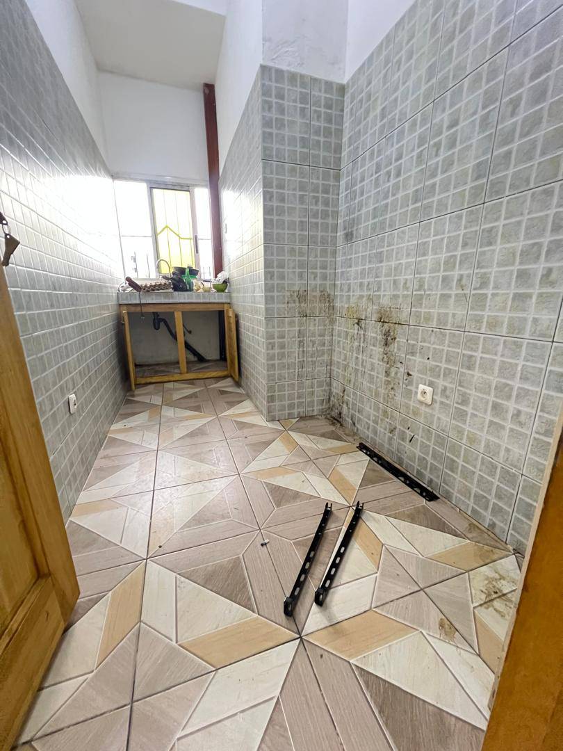 STUDIO MODERNE STAFFÉ SITUÉ À LOGBESSOU
