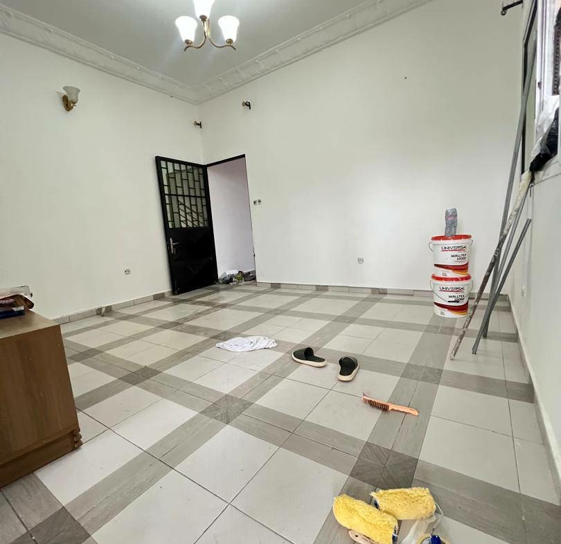 STUDIO MODERNE STAFFÉ SITUÉ À LOGBESSOU
