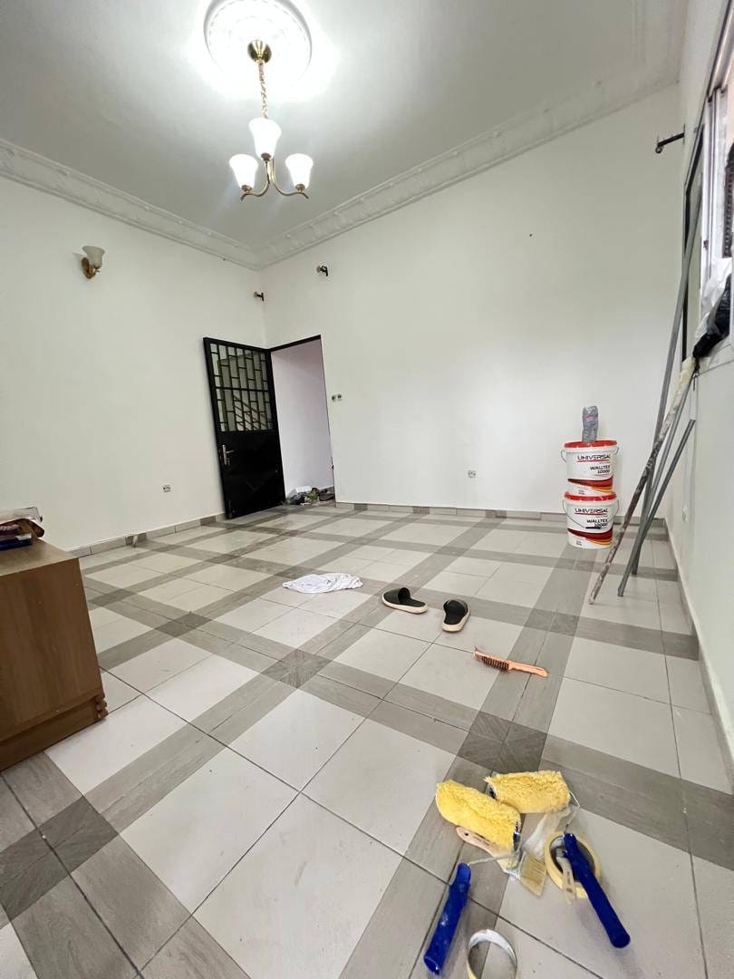 STUDIO MODERNE STAFFÉ SITUÉ À LOGBESSOU
