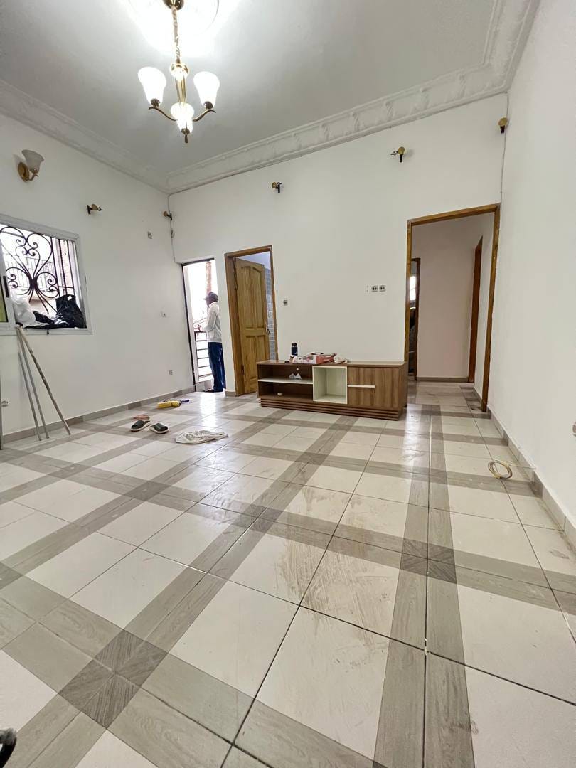 34323- STUDIO MODERNE STAFFÉ SITUÉ À LOGBESSOU