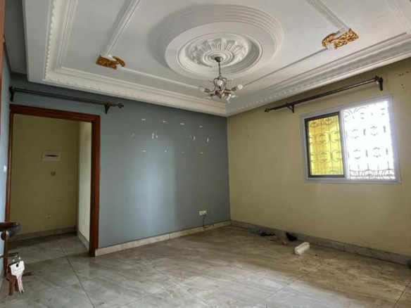 STUDIO MODERNE ENTIEREMENT STAFFÉ SITUÉ À PK11