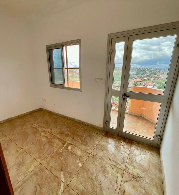 SUPERBE APPARTEMENT MODERNE À LOUER À MESSAMENDONGO