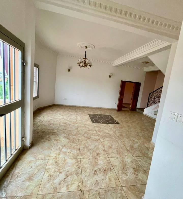 SUPERBE APPARTEMENT MODERNE À LOUER À MESSAMENDONGO