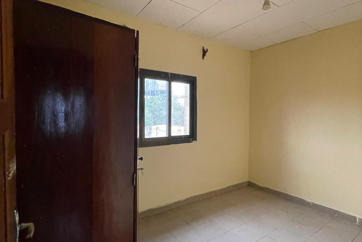 Appartement au 2e étage à louer, Yaoundé Tradex Éleveur