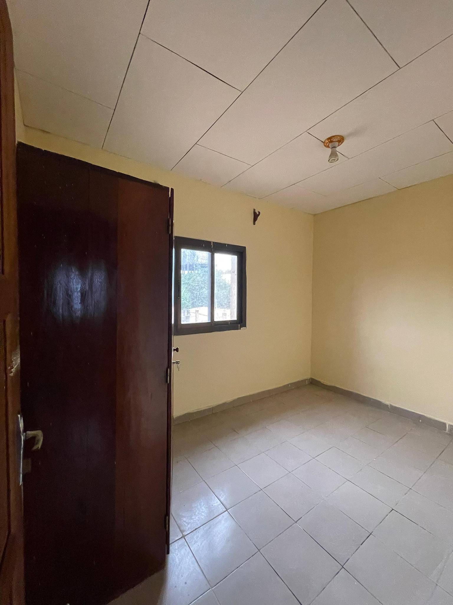 Appartement au 2e étage à louer, Yaoundé Tradex Éleveur