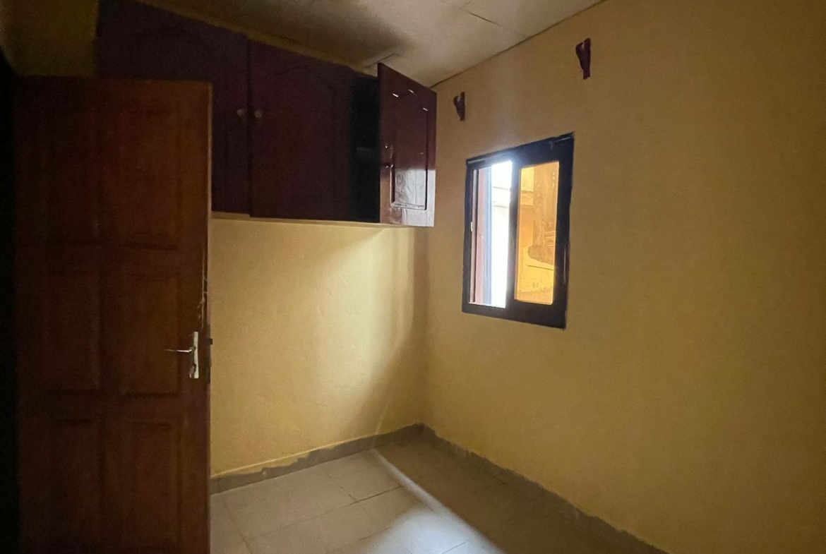 Appartement au 2e étage à louer, Yaoundé Tradex Éleveur
