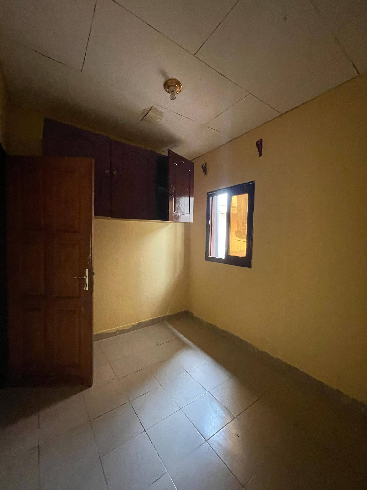 Appartement au 2e étage à louer, Yaoundé Tradex Éleveur
