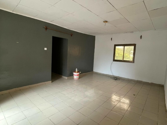 Appartement au 2e étage à louer, Yaoundé Tradex Éleveur