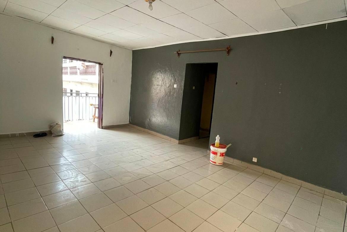 Appartement au 2e étage à louer, Yaoundé Tradex Éleveur