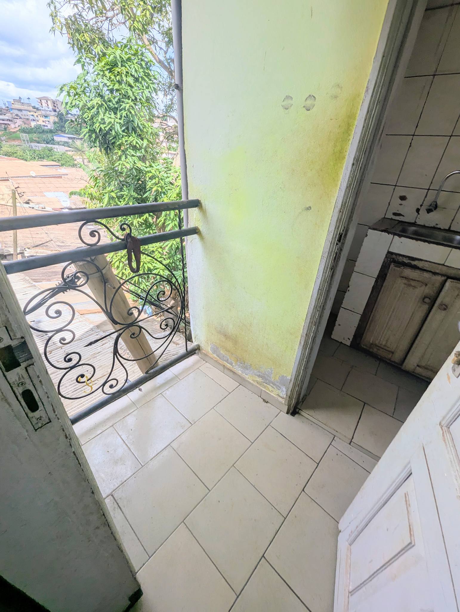  MAGNIFIQUE STUDIO À LOUER À TRANSFORTEUR NGOUSSO