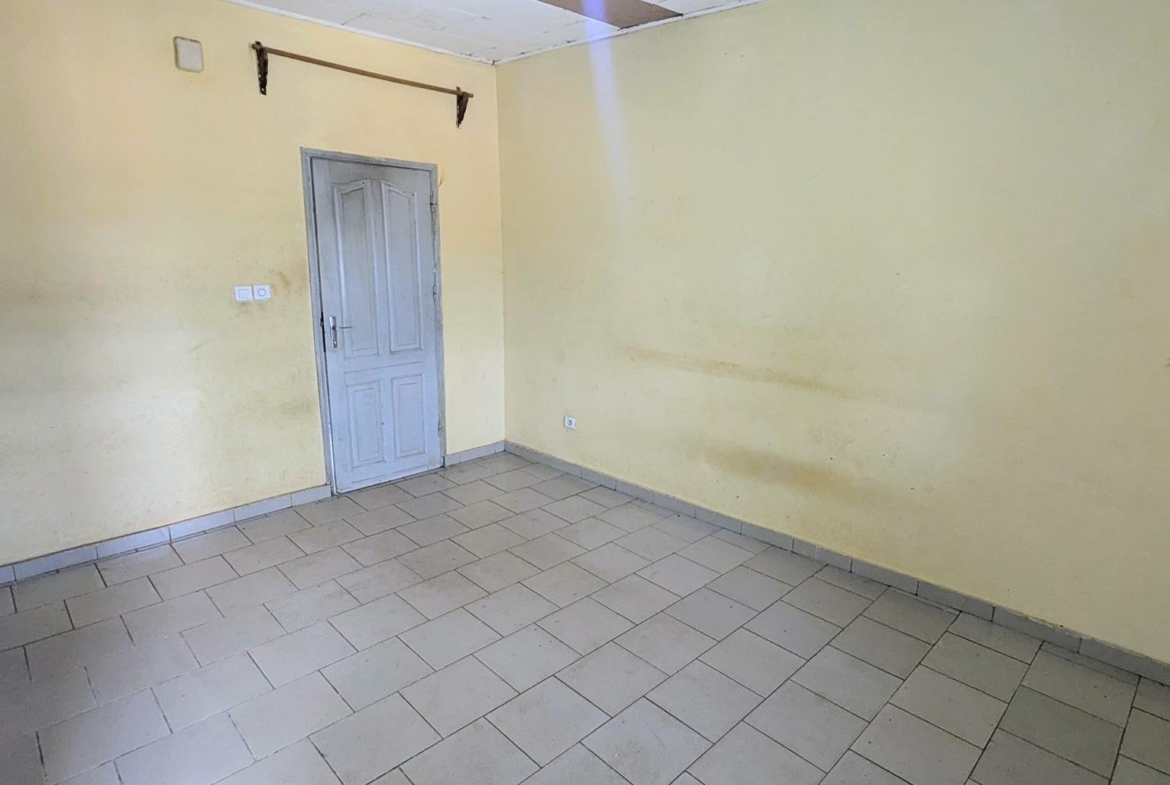  MAGNIFIQUE STUDIO À LOUER À TRANSFORTEUR NGOUSSO