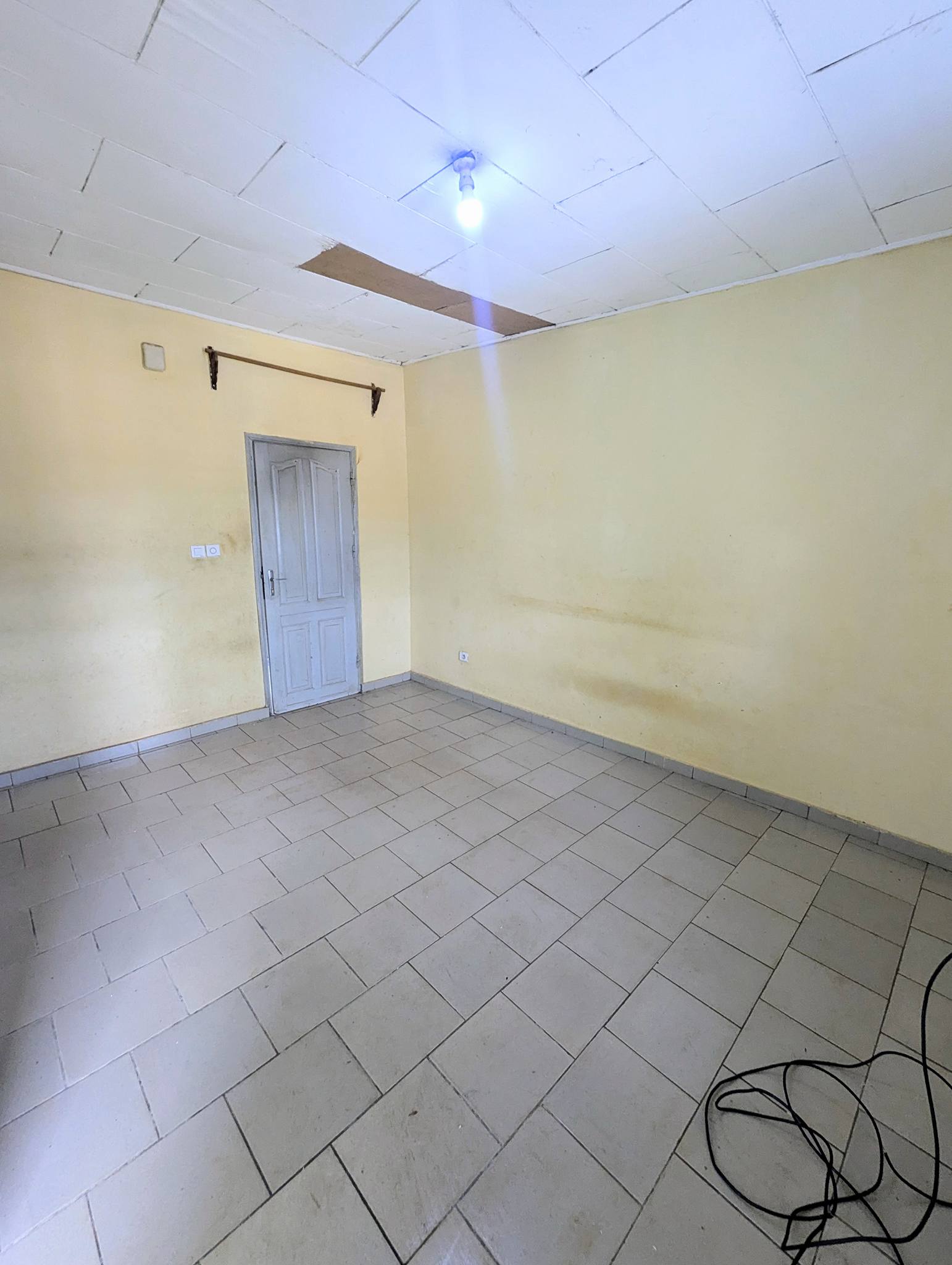  MAGNIFIQUE STUDIO À LOUER À TRANSFORTEUR NGOUSSO
