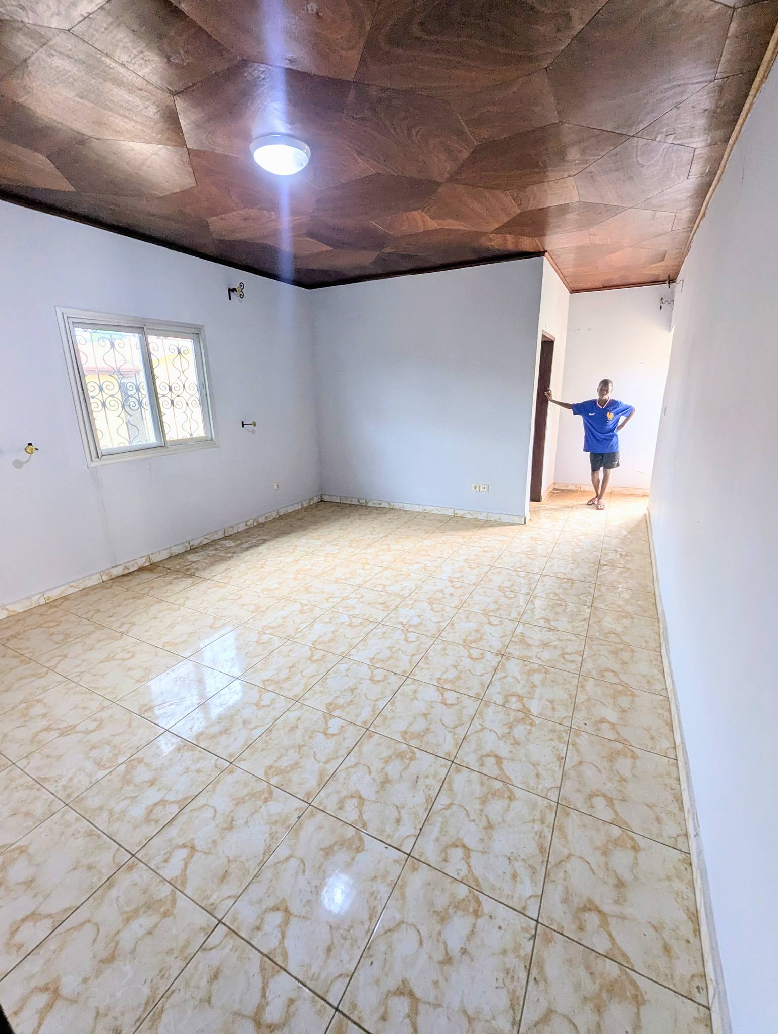 41549- MAGNIFIQUE STUDIO NOUVELLEMENT CONSTRUIT À NKOLFOULOU