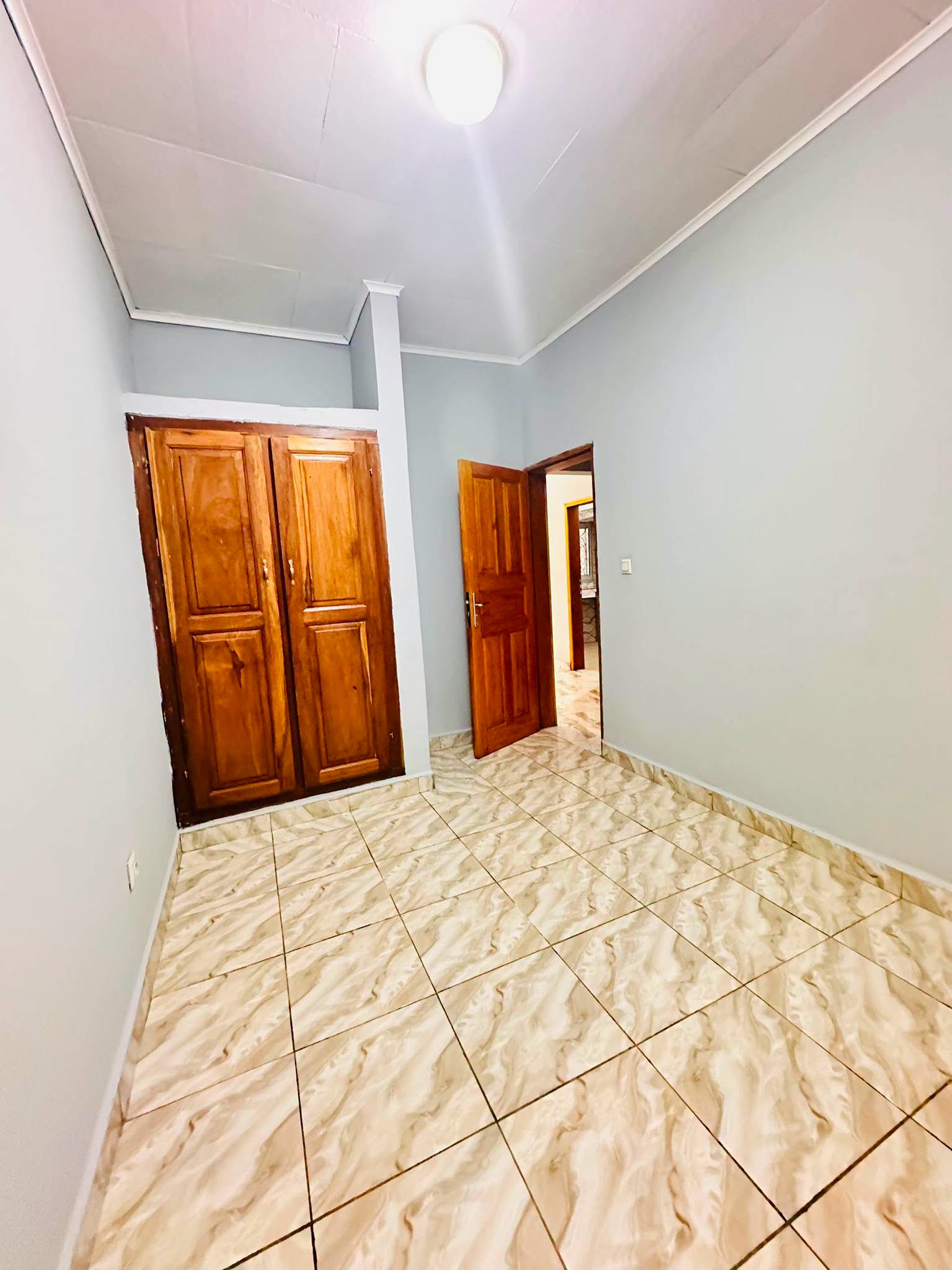 APPARTEMENT HAUT STANDING À LOUER, YAOUNDÉ EFOULAN