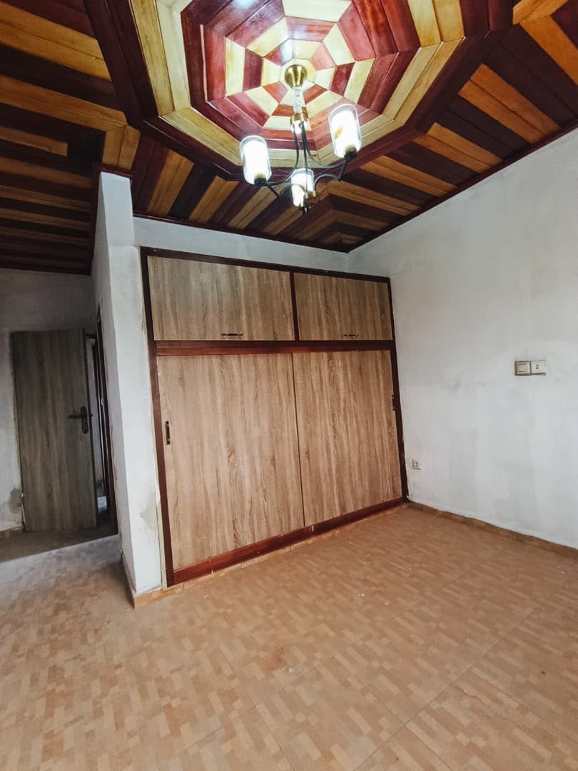 Appartement moderne neuf à Odza derrière le petit marché