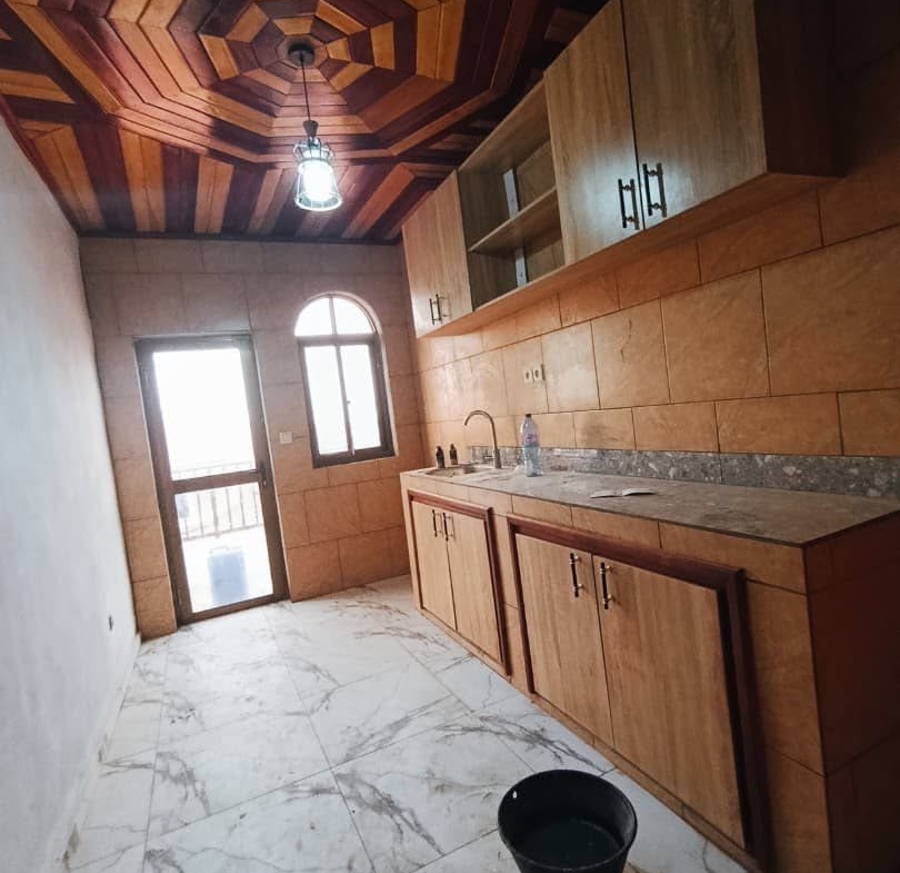 Appartement moderne neuf à Odza derrière le petit marché