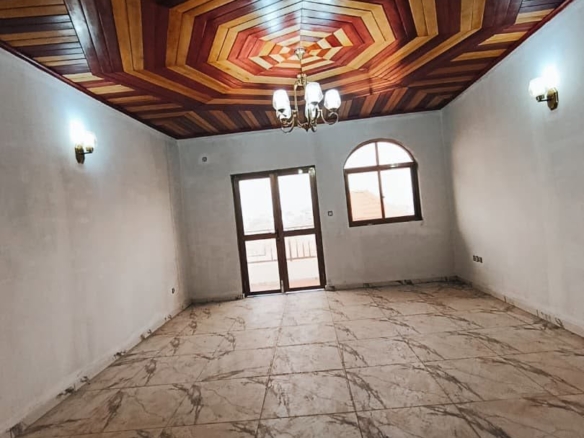 Appartement moderne neuf à Odza derrière le petit marché
