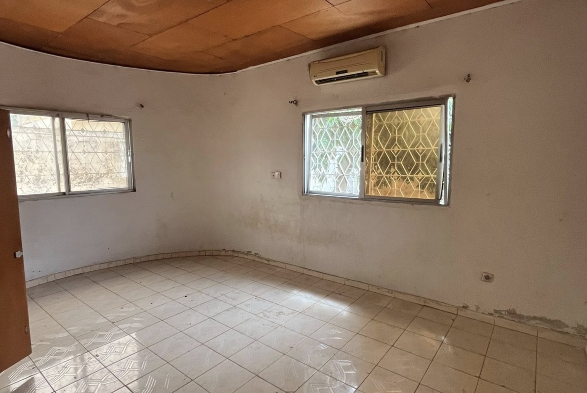 Appartement disponible seul dans la barrière à Marouaré Garoua
