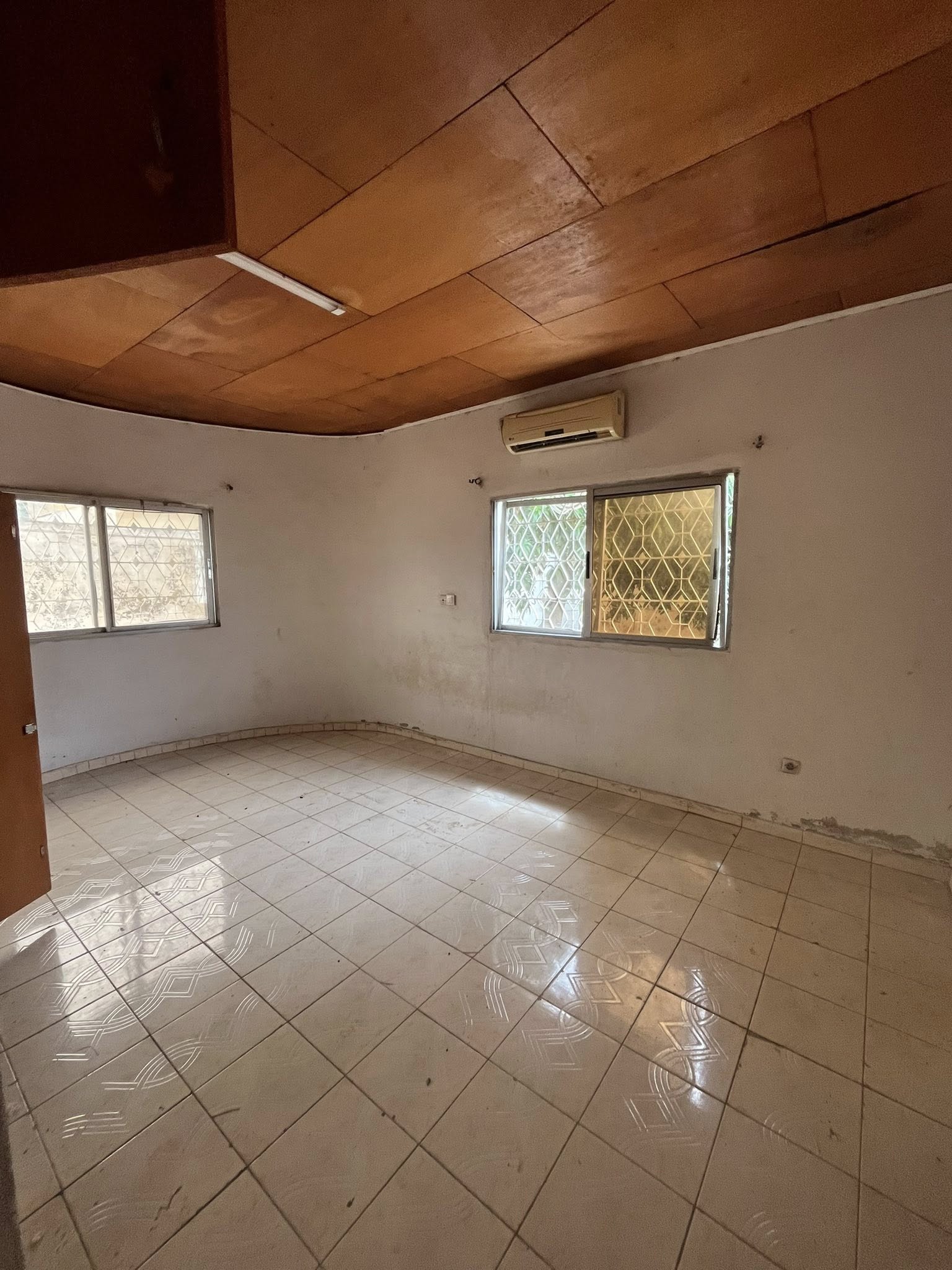 Appartement disponible seul dans la barrière à Marouaré Garoua