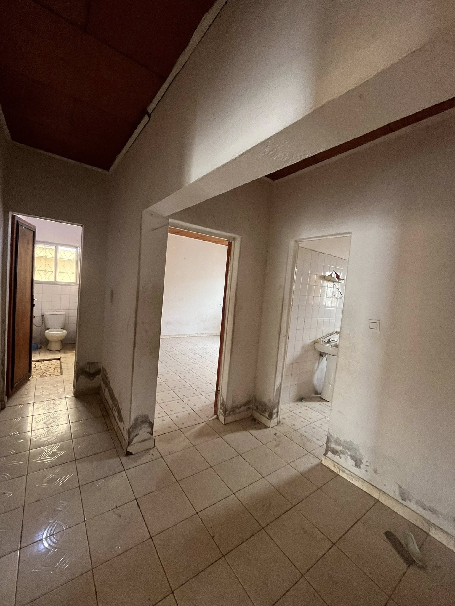 Appartement disponible seul dans la barrière à Marouaré Garoua