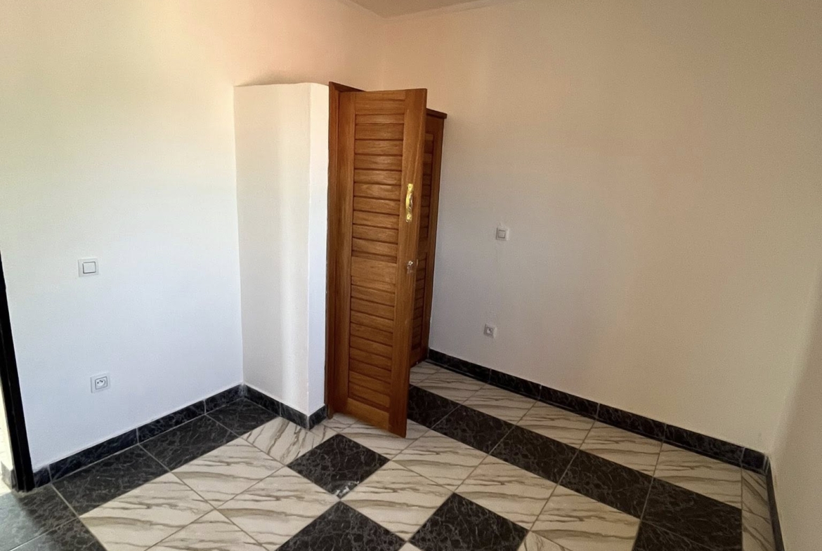 Appartement neuf dans un camp de 2 personnes à Kanadi Garoua