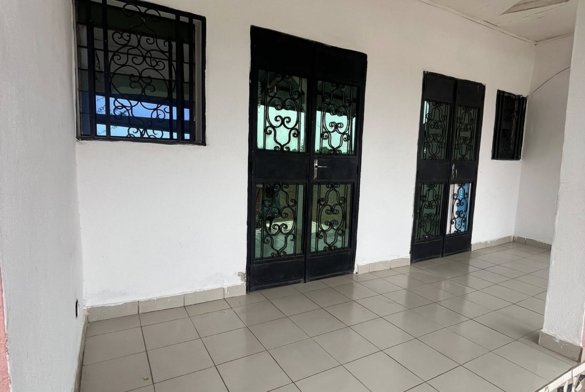Studio dans un camp derrière le complexe Caraibes à Garoua