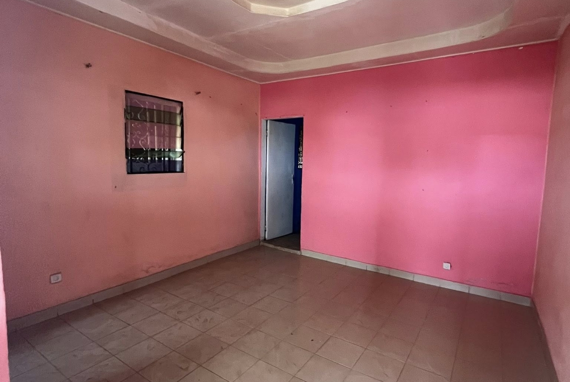 Studio dans un camp derrière le complexe Caraibes à Garoua