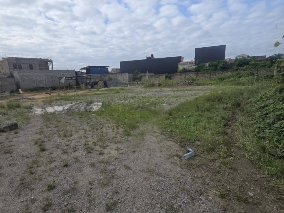 1000m2 de terrain titré à vendre à Yassa