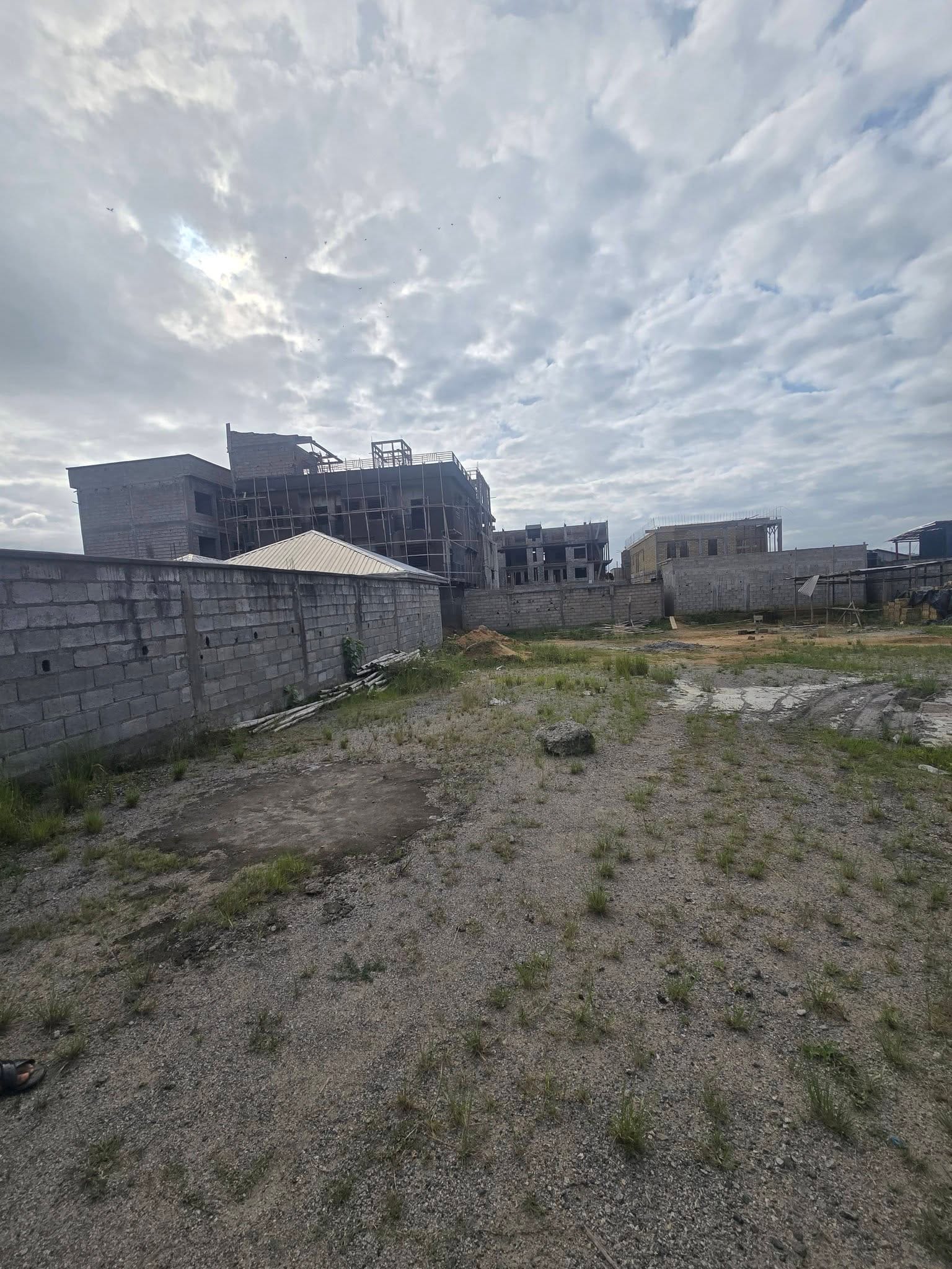 1000m2 de terrain titré à vendre à Yassa