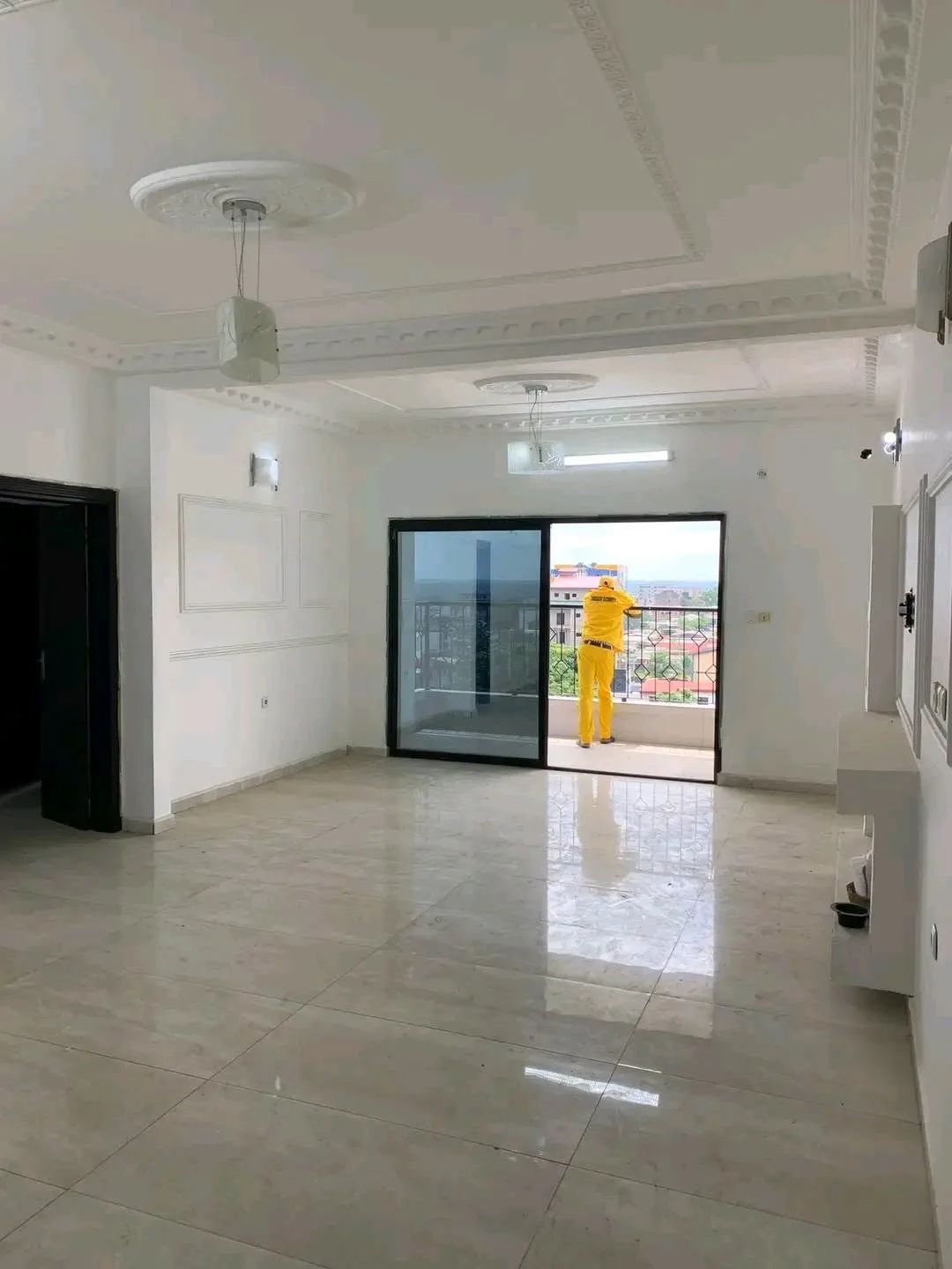 635- APPARTEMENT MODERNE DE STANDING À LOUER, KOTTO DOUALA Ve