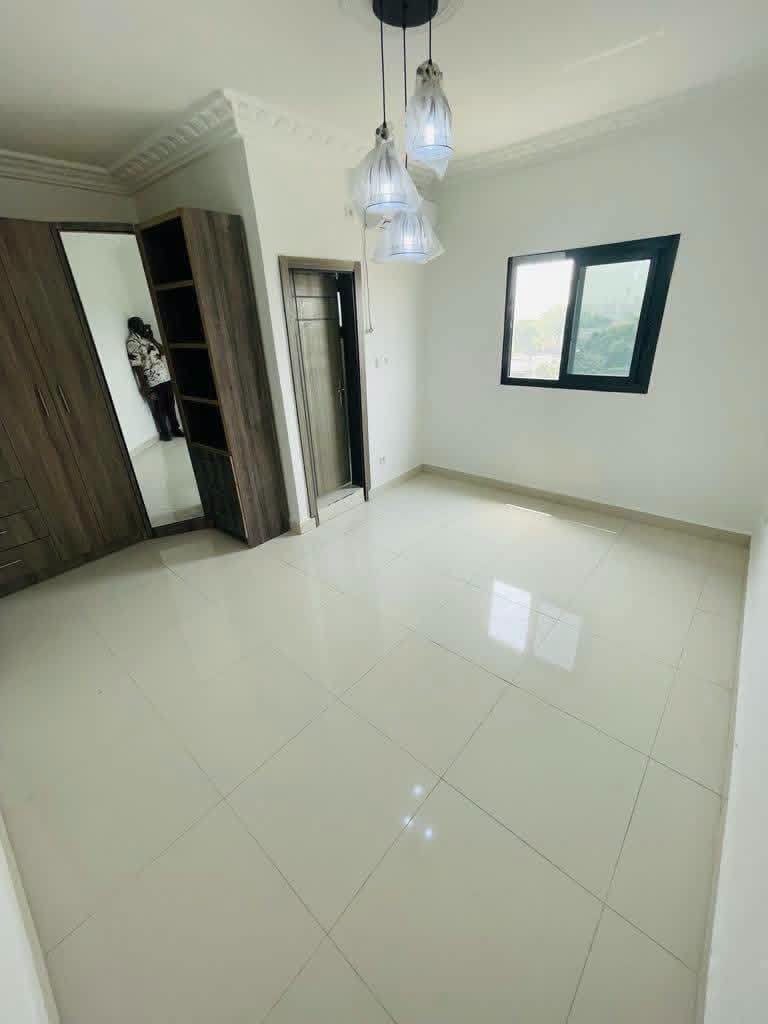 Appartement haut standing à Bonamoussadi carrefour Yoro Djoss