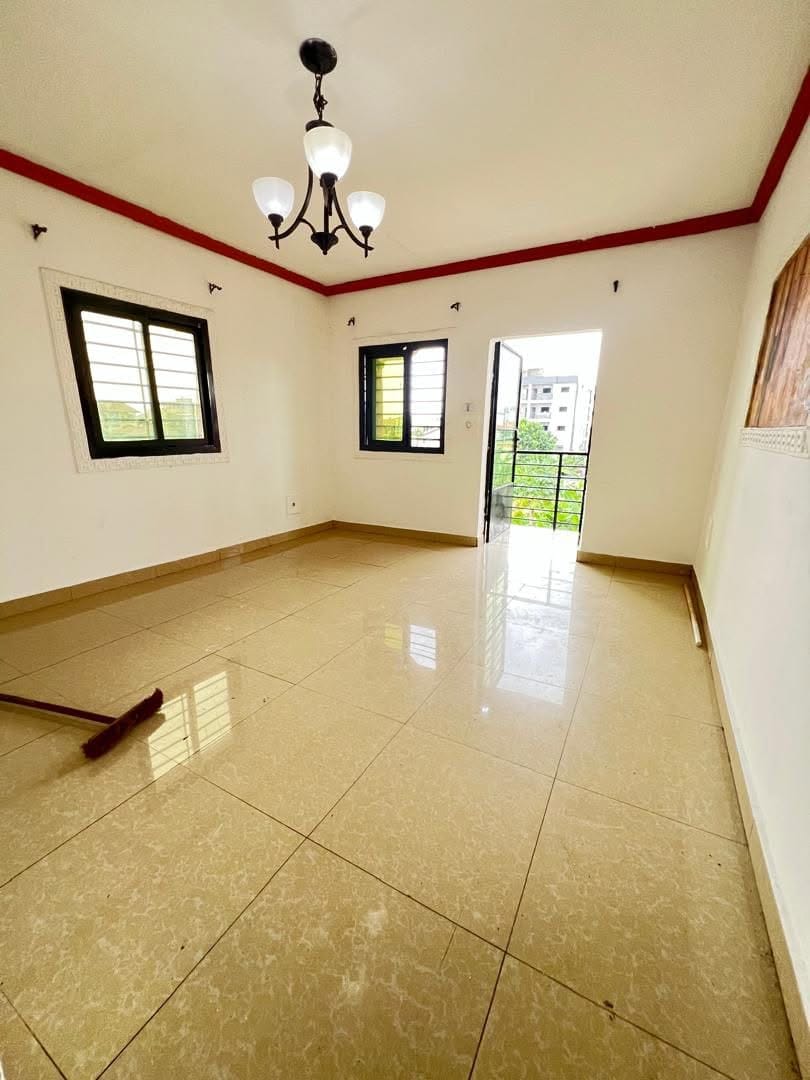 43090- APPARTEMENT MODERNE SITUÉ À 200F DE NEPTURE LOGBESSOU