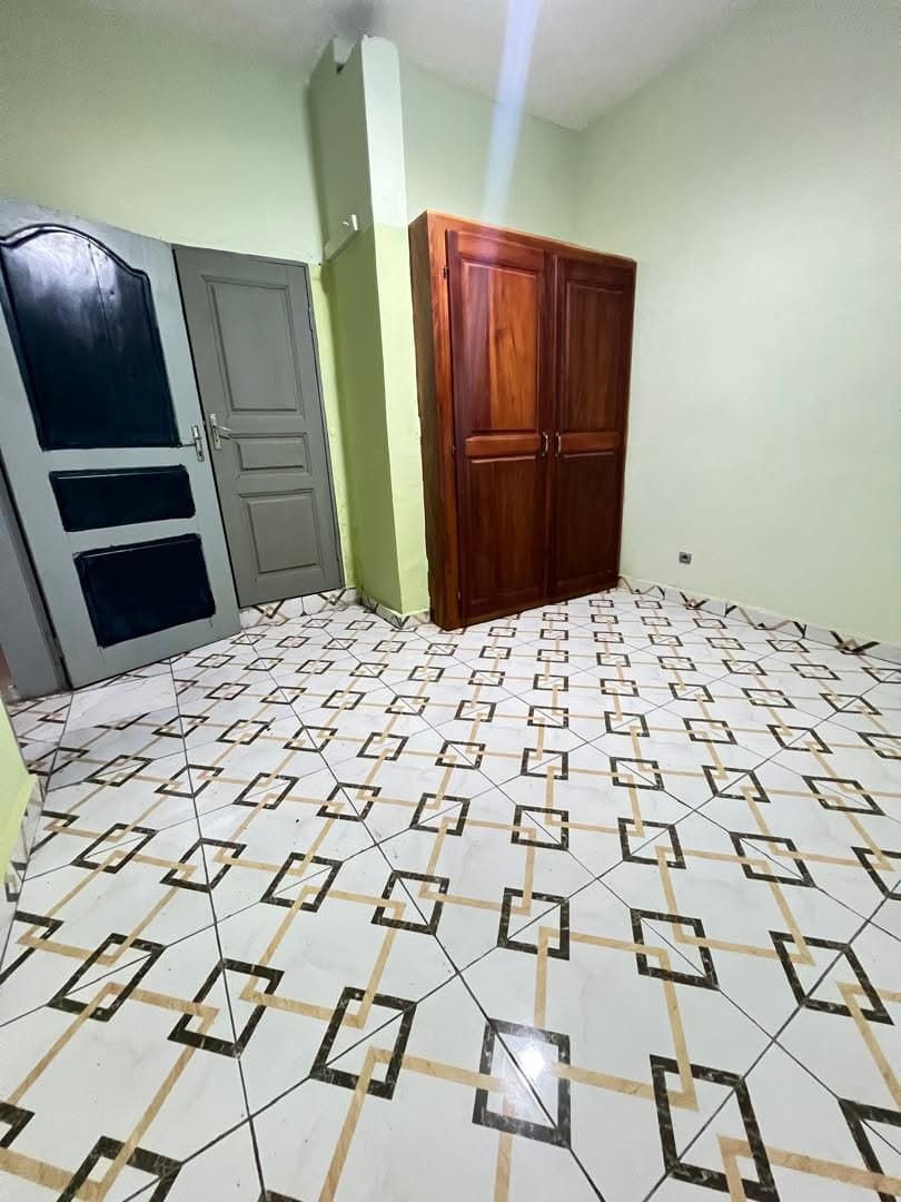 GRAND APPARTEMENT MODERNE AU REZ-DE-CHAUSSÉE, LOGPOM BASSON