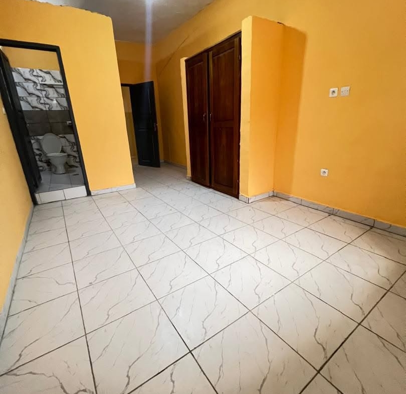 GRAND APPARTEMENT MODERNE AU REZ-DE-CHAUSSÉE, LOGPOM BASSON