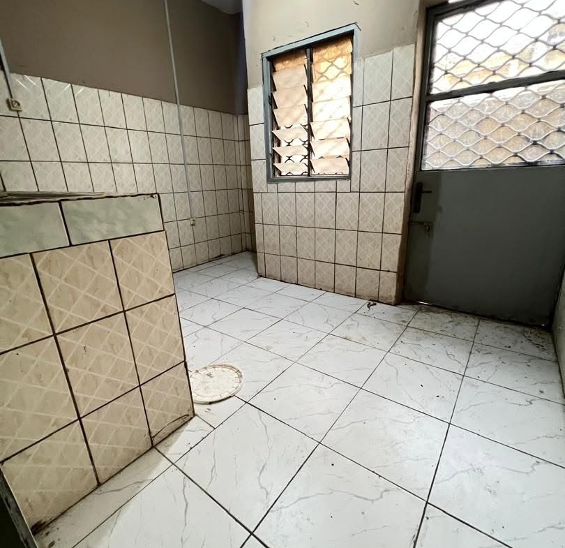 GRAND APPARTEMENT MODERNE AU REZ-DE-CHAUSSÉE, LOGPOM BASSON