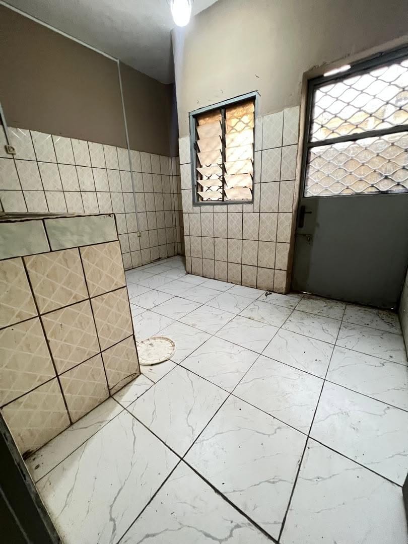 GRAND APPARTEMENT MODERNE AU REZ-DE-CHAUSSÉE, LOGPOM BASSON