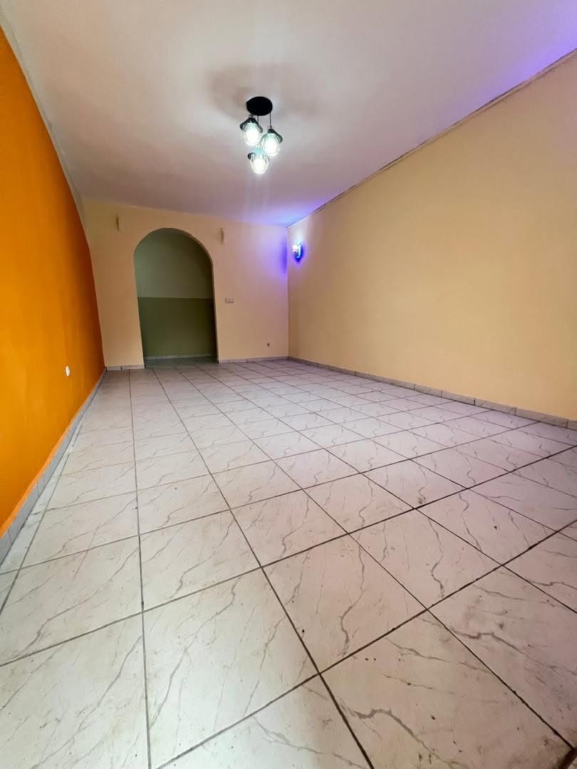GRAND APPARTEMENT MODERNE AU REZ-DE-CHAUSSÉE, LOGPOM BASSON
